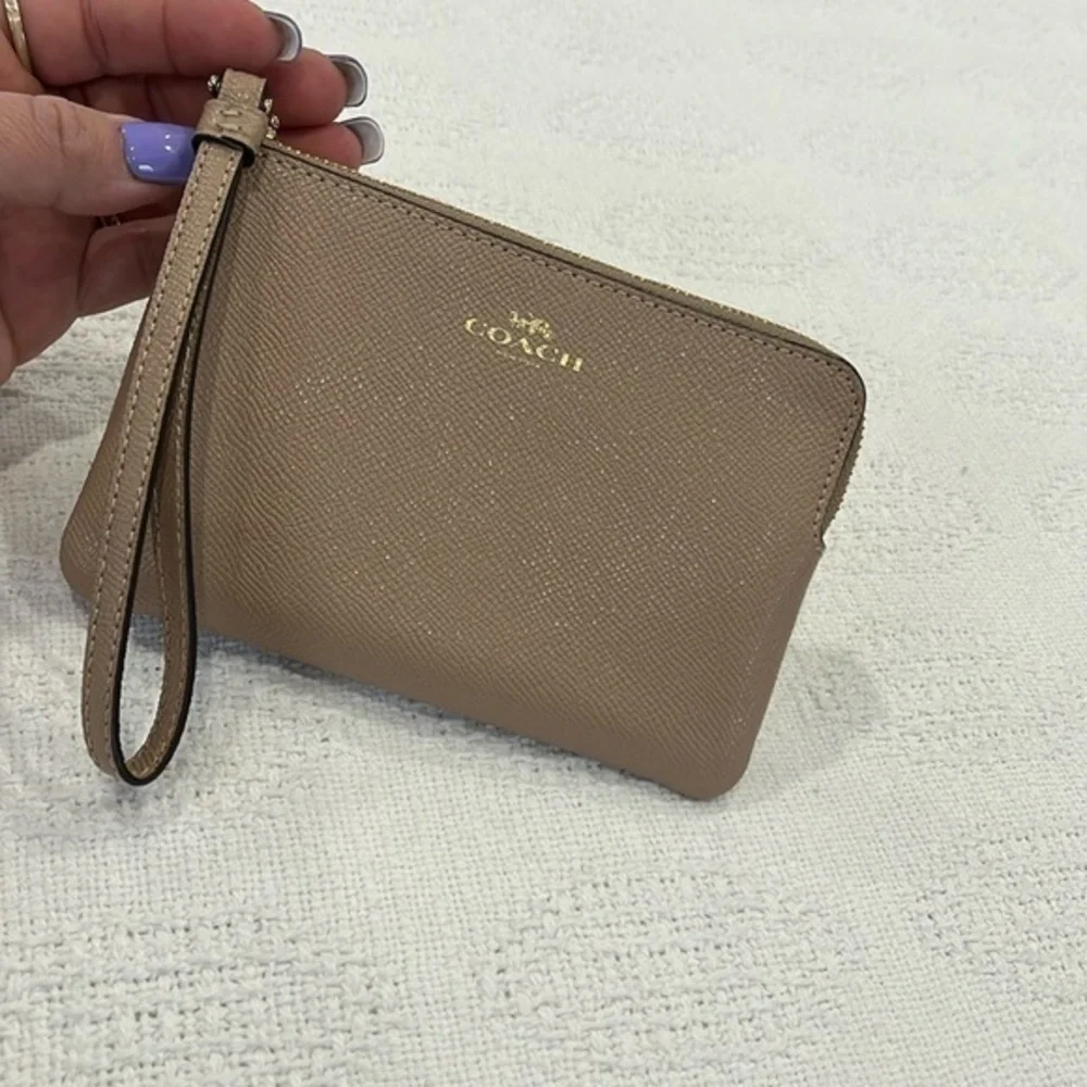 Coach, New York, wristlet, wallet,‎ cream used